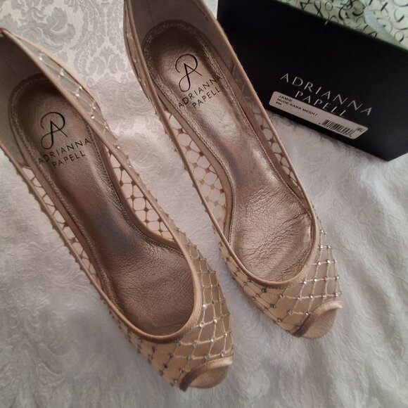 Dressy Peep-toe Pumps in Gold Mesh fabric - Picture 1 of 3